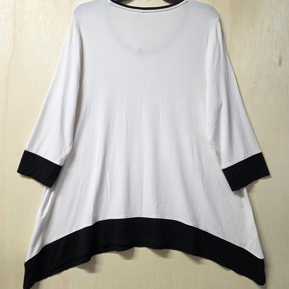 Chicos Zenergy White Black Colorblock Sharkbite Tunic Top Size 2‎ L Large Mens - Picture 11 of 16